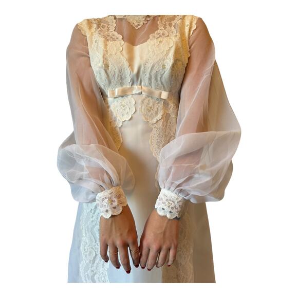Vintage 1970s Sheer Lace High Neck Bridal Wedding Gown with Bow Detail 
 XS - Picture 13 of 17
